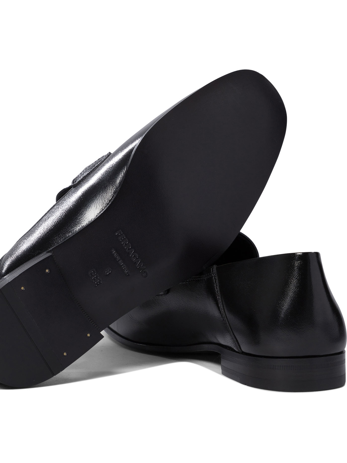Ferragamo Gancini Loafers In Black