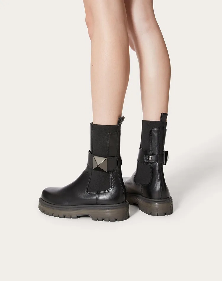 Valentino Garavani One Stud Beatle Round Toe Boots In Black