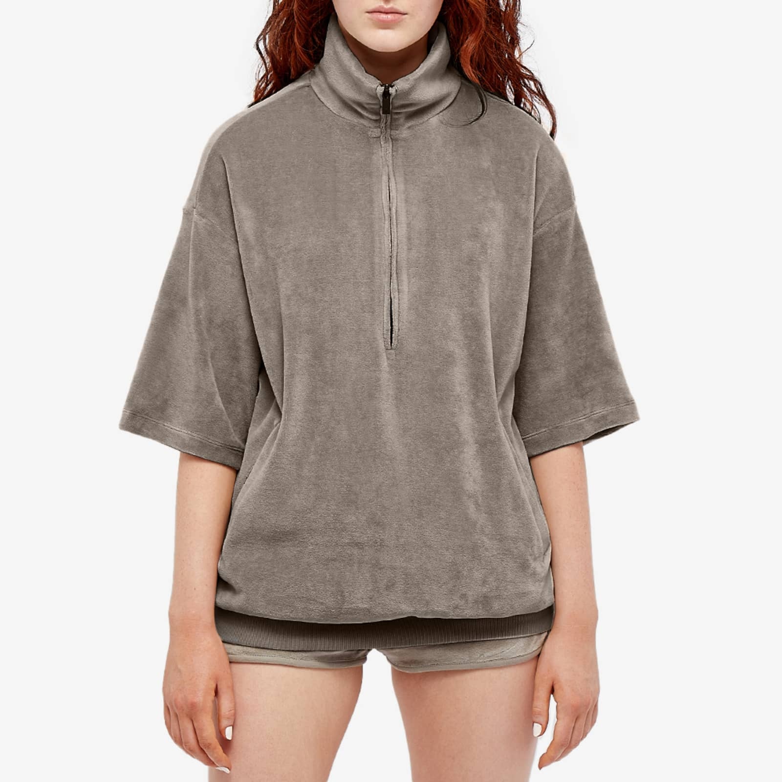 ESSENTIALS FEAR OF GOD ESSENTIALS SHORT-SLEEVED VELOUR SWEATSHIRT 