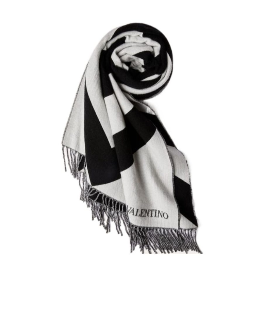 Valentino Logo Detailed Fringed Edge Scarf In Black