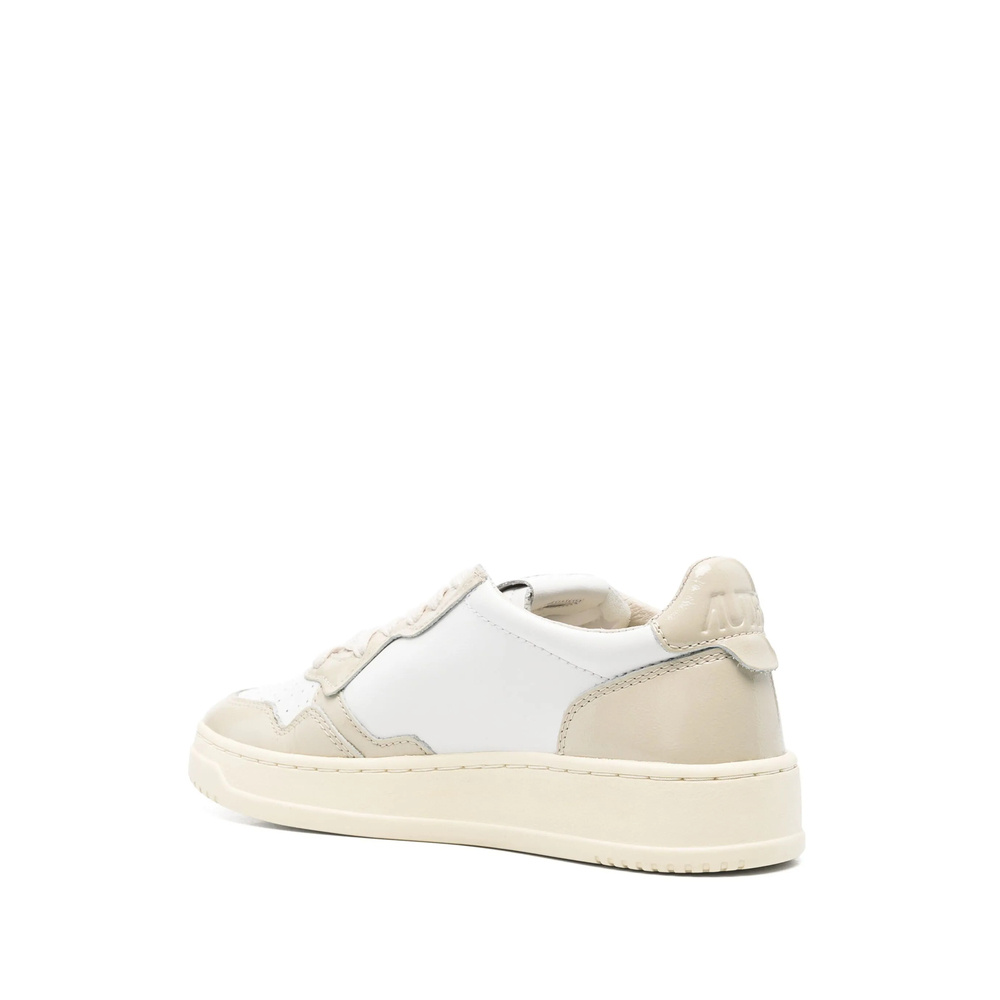 Autry Medalist Low Top Sneakers In White