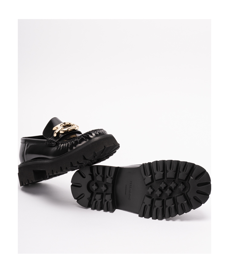 Ferragamo Carrion Sole Ingrid Leather Loafers In Black