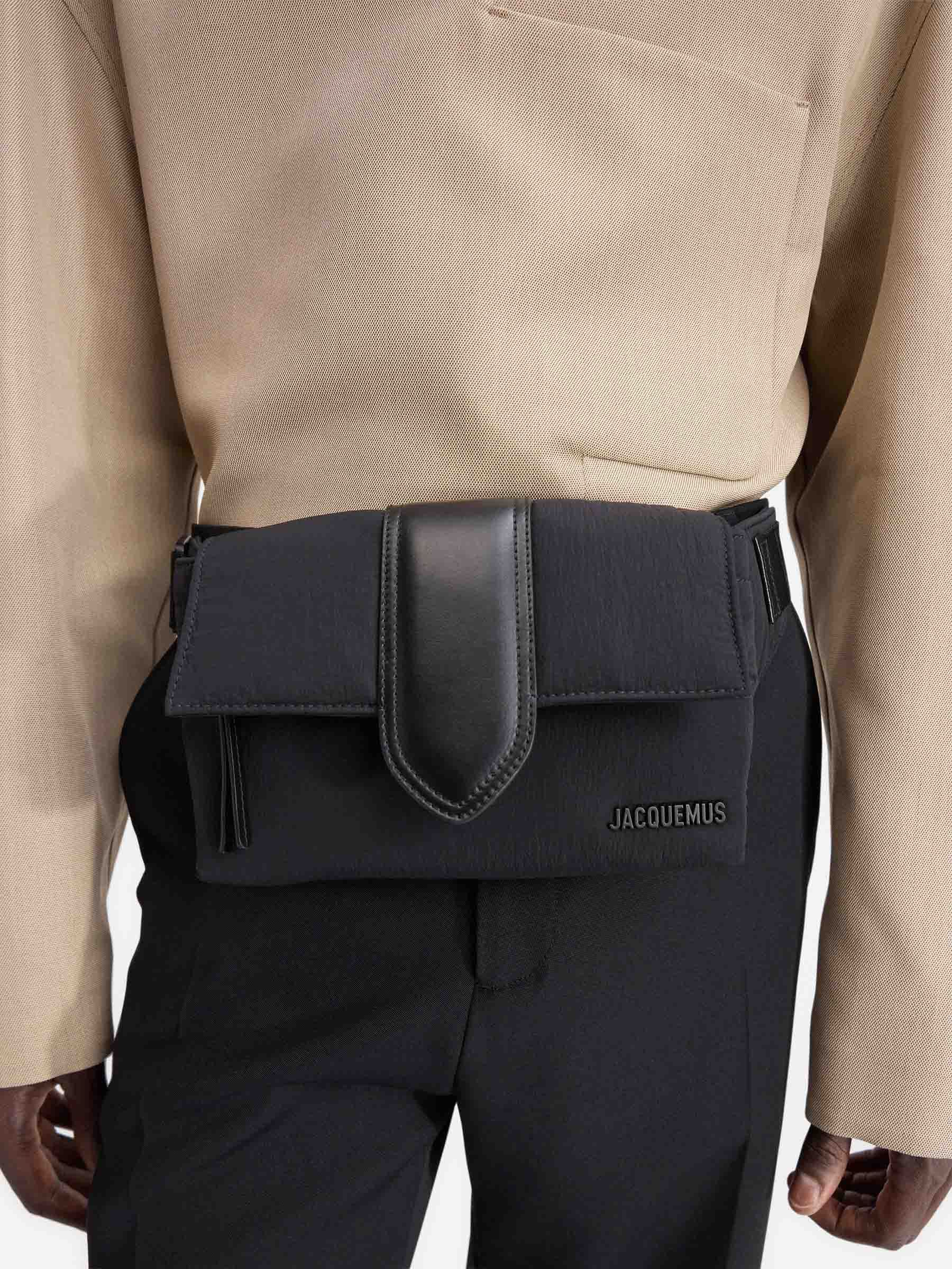 Jacquemus Logo Wallet In Black