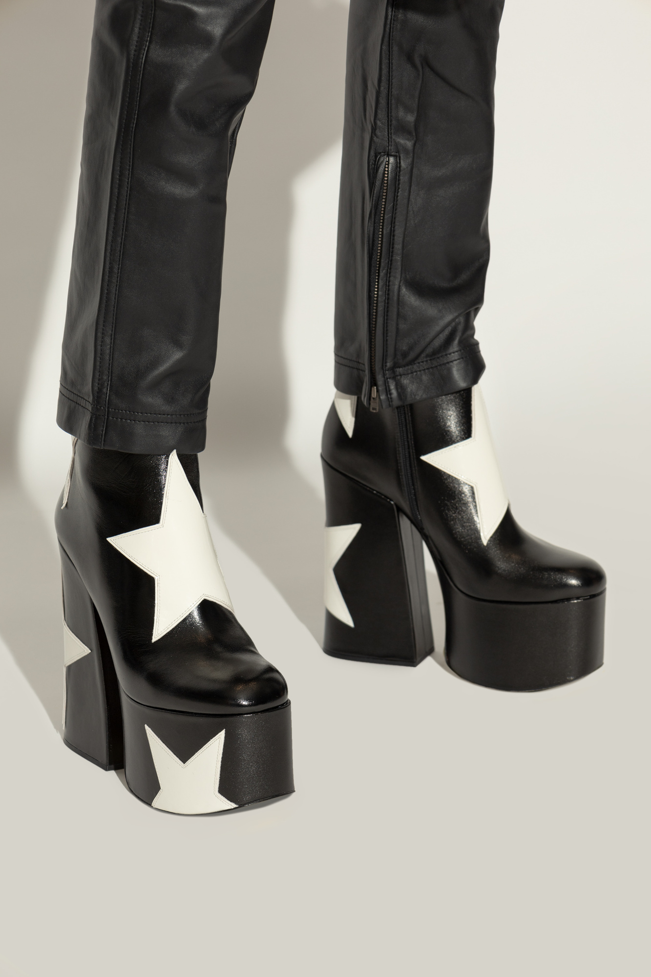 MARC JACOBS ROUND-HEAD THICK SOLE BOOTS 