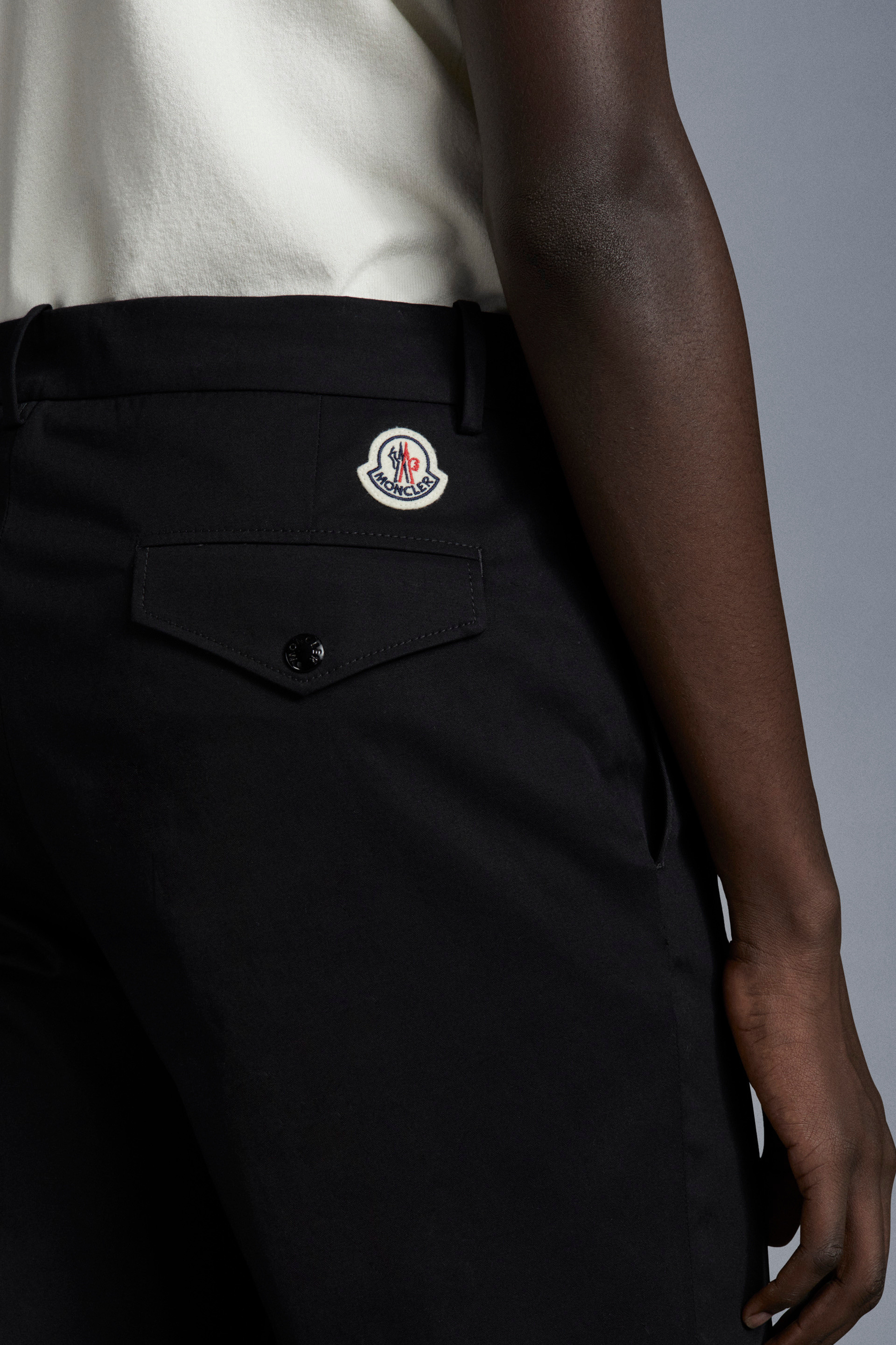 Moncler Logo Patch Tailored Trousers In Black