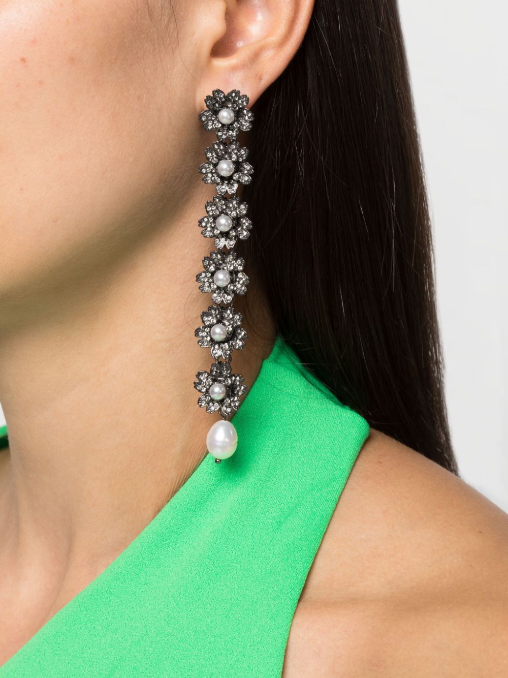Roger Vivier Bouquet Pearl Pendant Earrings In Black