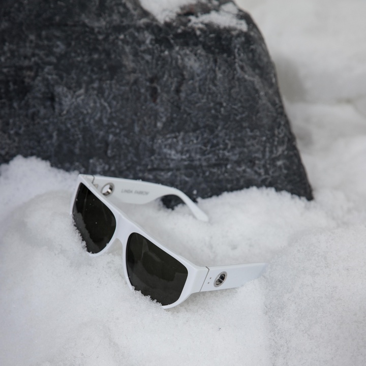 Linda Farrow Logo Sunglasses In Black