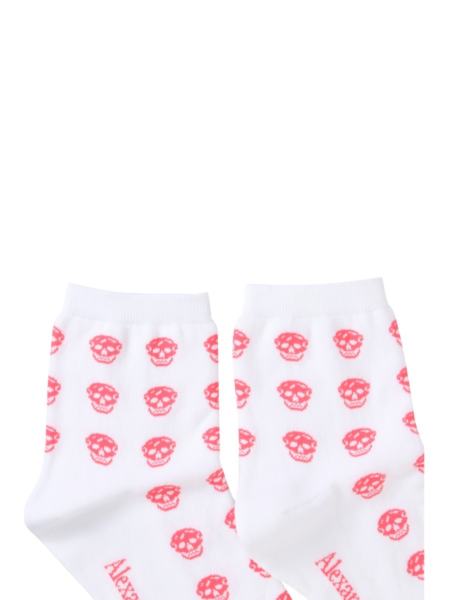 Alexander Mcqueen Skull-intarsia Ankle Socks In White