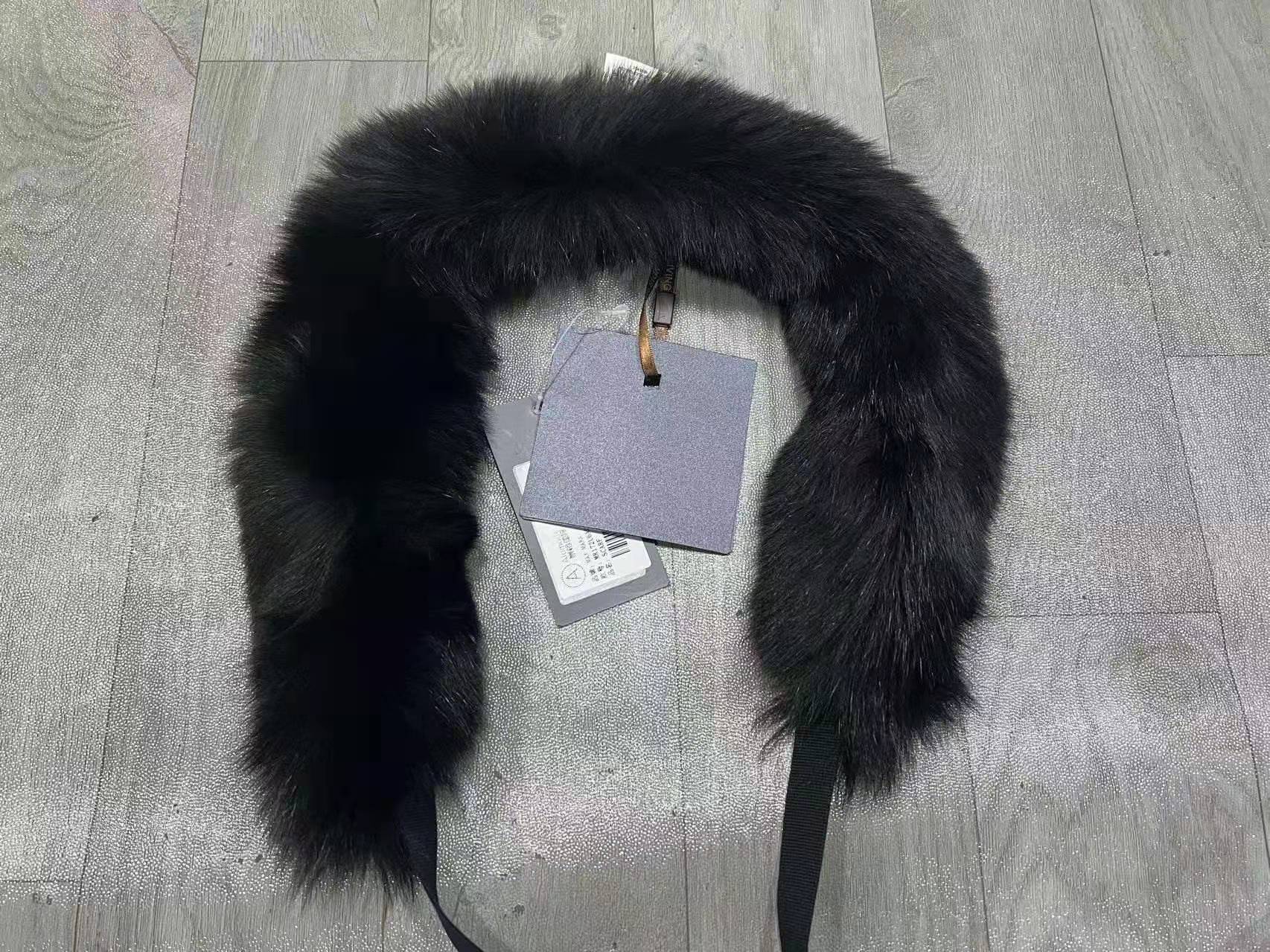 Max Mara Plush Scarf In Black