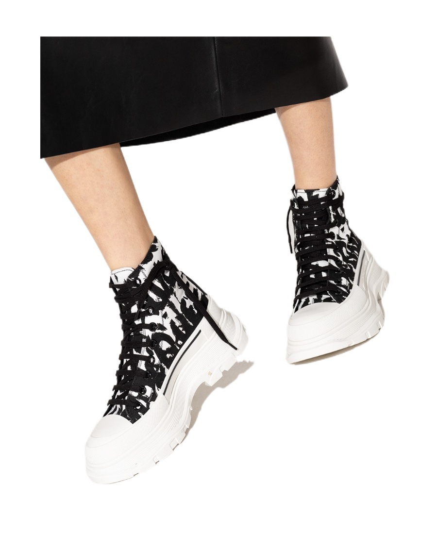 Alexander Mcqueen Tread Slick Sneakers In White