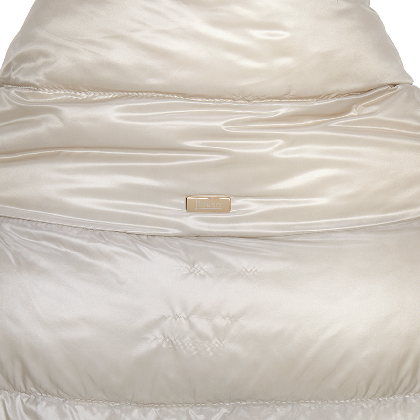 Herno Padded High Neck Short Sleeves Quilted Jacket In Silver