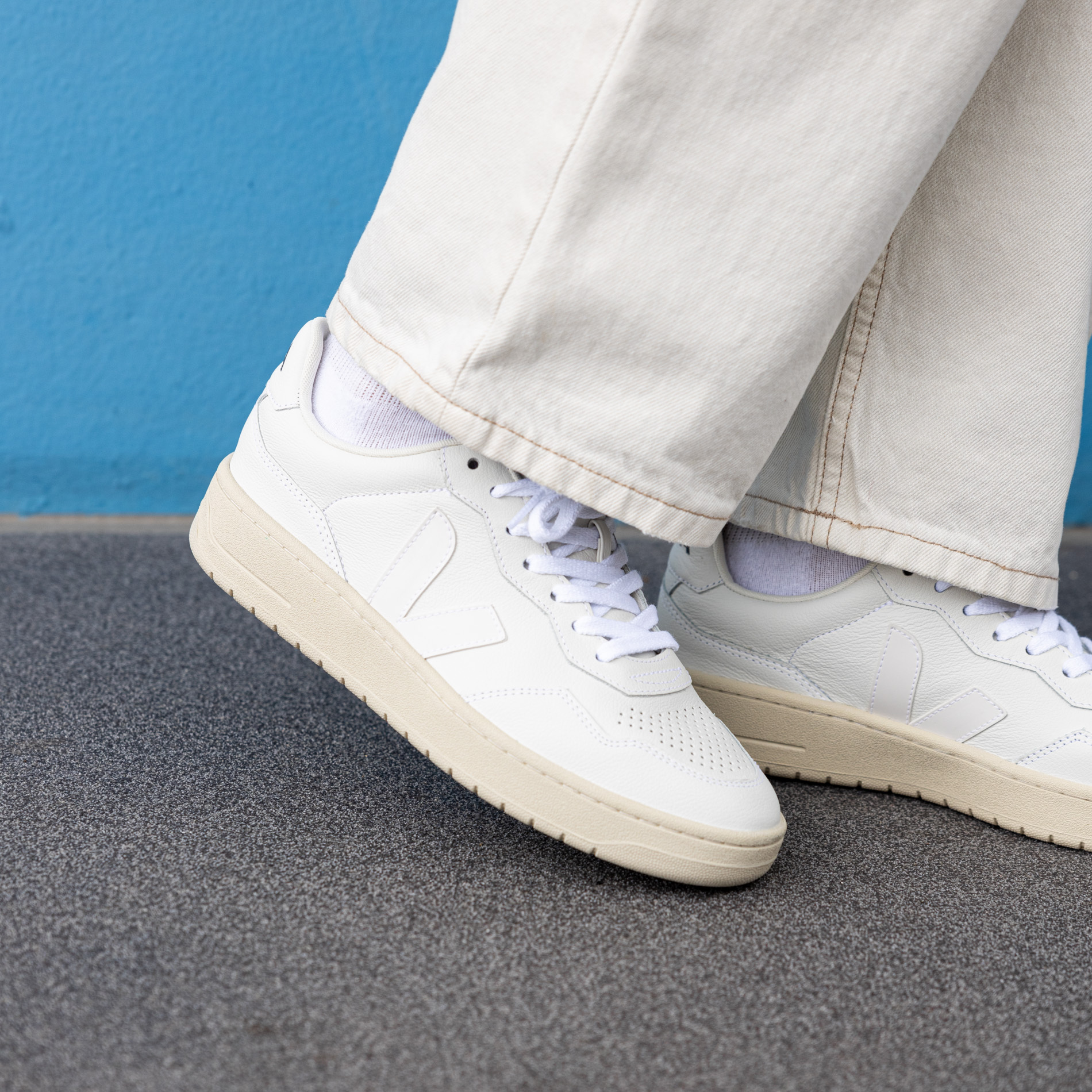 VEJA VEJA V-90 LACE-UP SNEAKERS