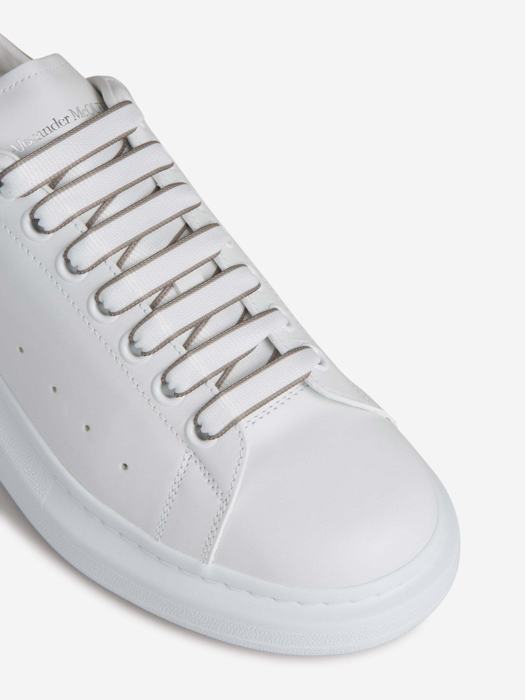 Alexander Mcqueen Larry Low-top Sneakers In White
