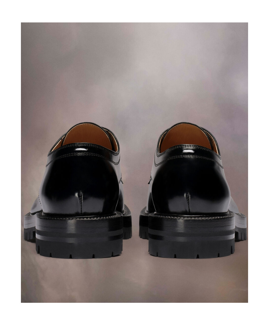 Maison Margiela Tabi Laced Shoes In Black