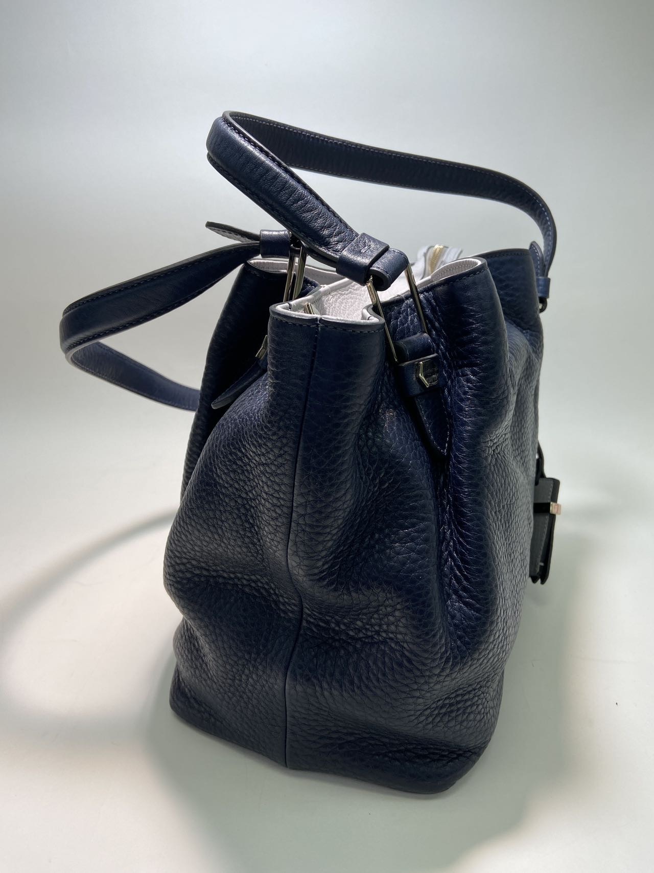 Tod's Zippered Handbag In Blue