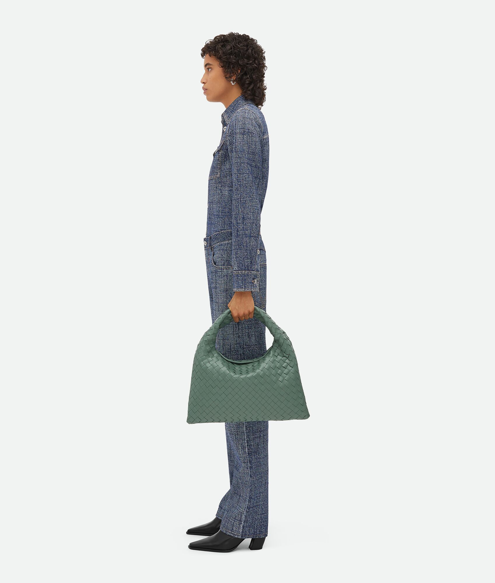 Bottega Veneta Small Hop Shoulder Bag In Intrecciato Leather In Green