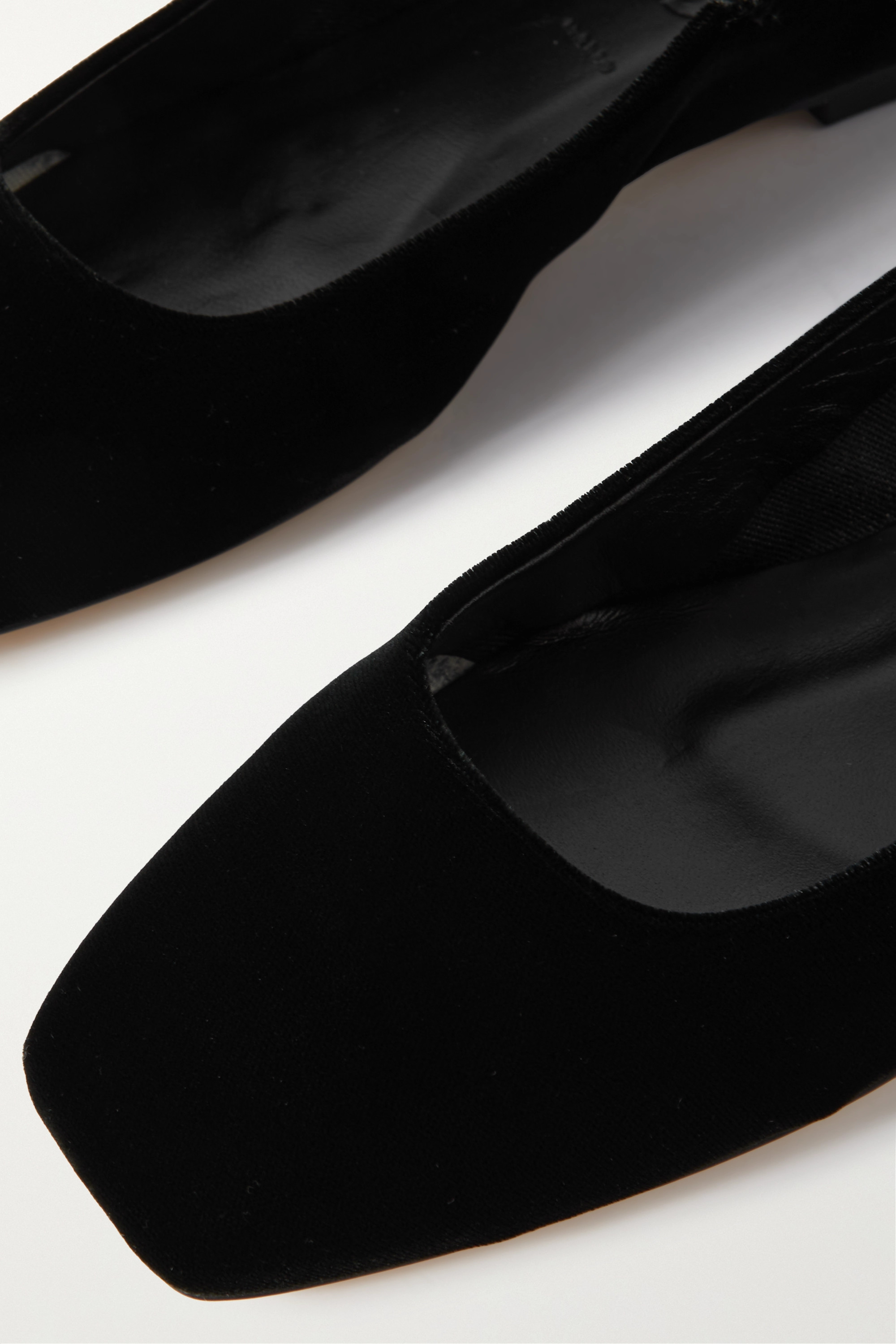 Aeyde Square Head Flat-soled Shoes In Black