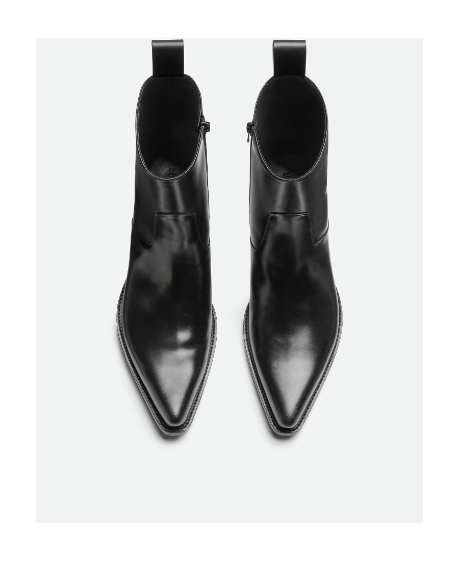 Bottega Veneta Pointed-toe Leather Boots In Black