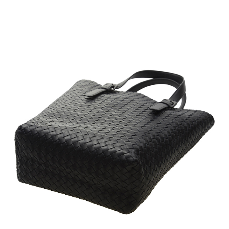 Bottega Veneta Knitted Detail Handbag In Black
