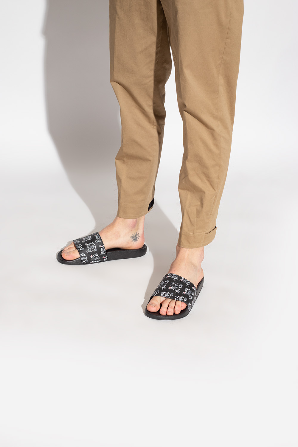 Moncler Logo-print Open-toe Slides In Black