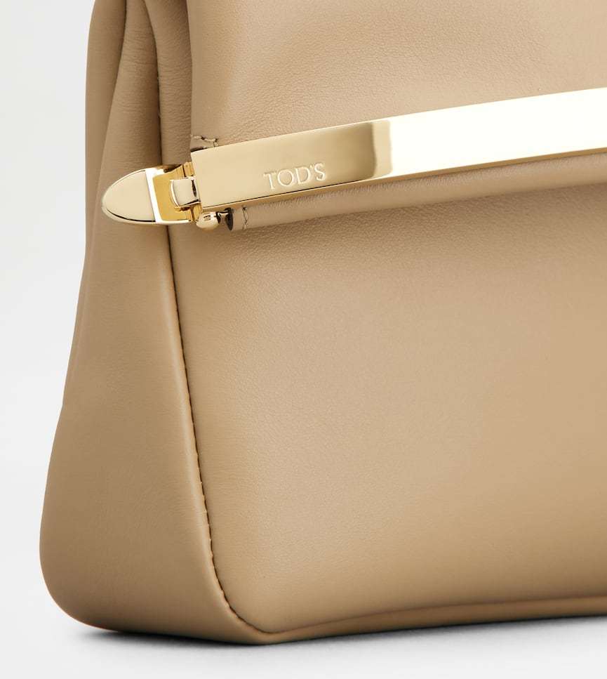 Tod's Letter Detail Shoulder Bag In Nude