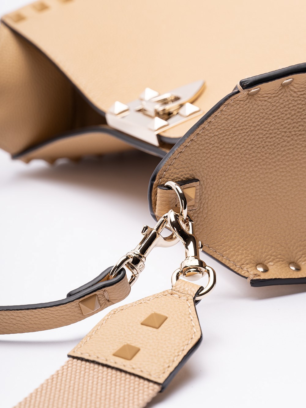 Valentino Rockstud-embellished Leather Shoulder Bag In Nude