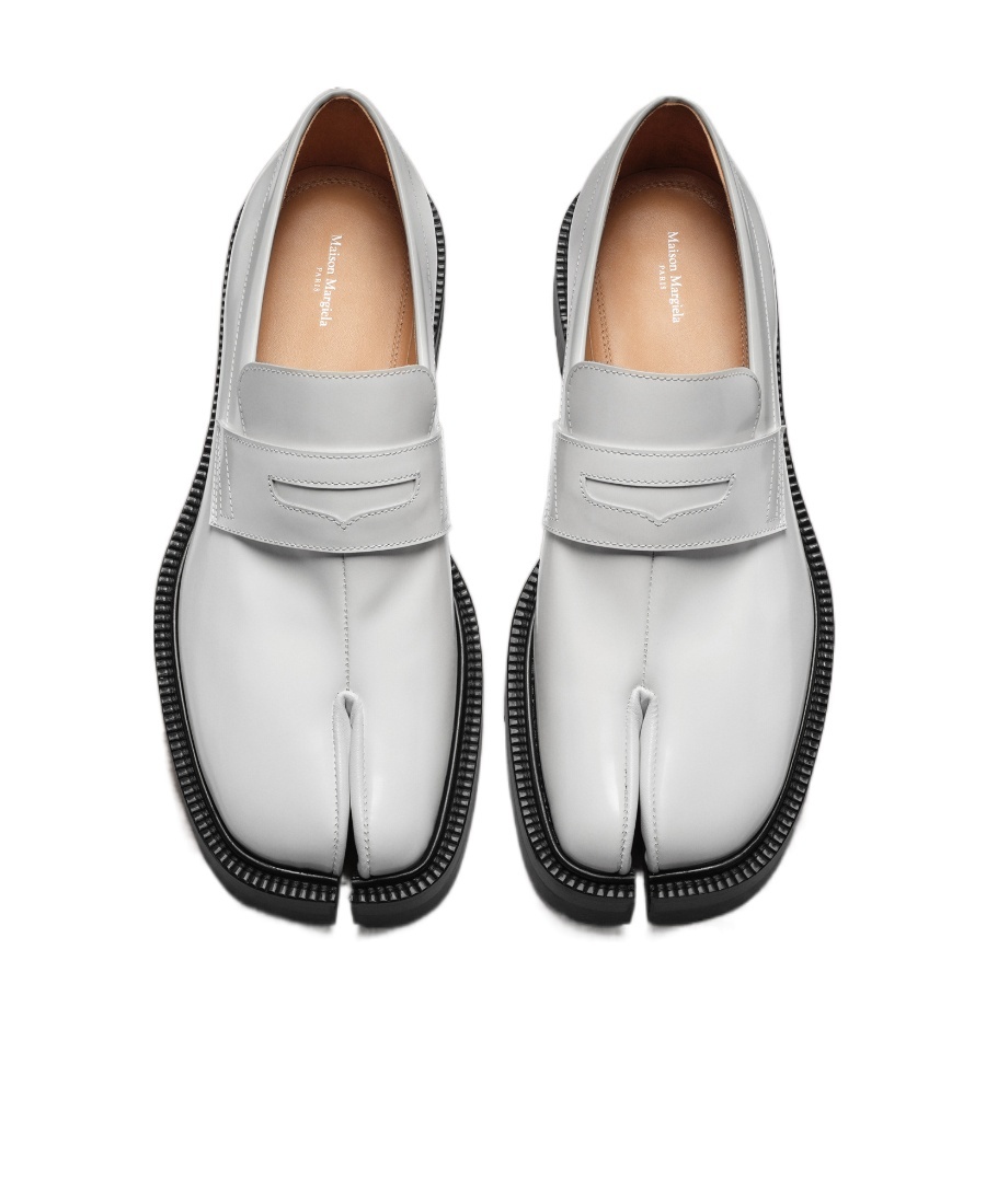 Maison Margiela White Tabi Loafers In White
