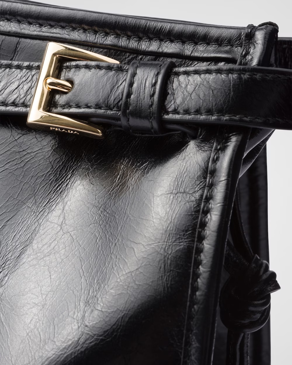 Prada Bonnie Extragrosse Handtasche Aus Leder In Black