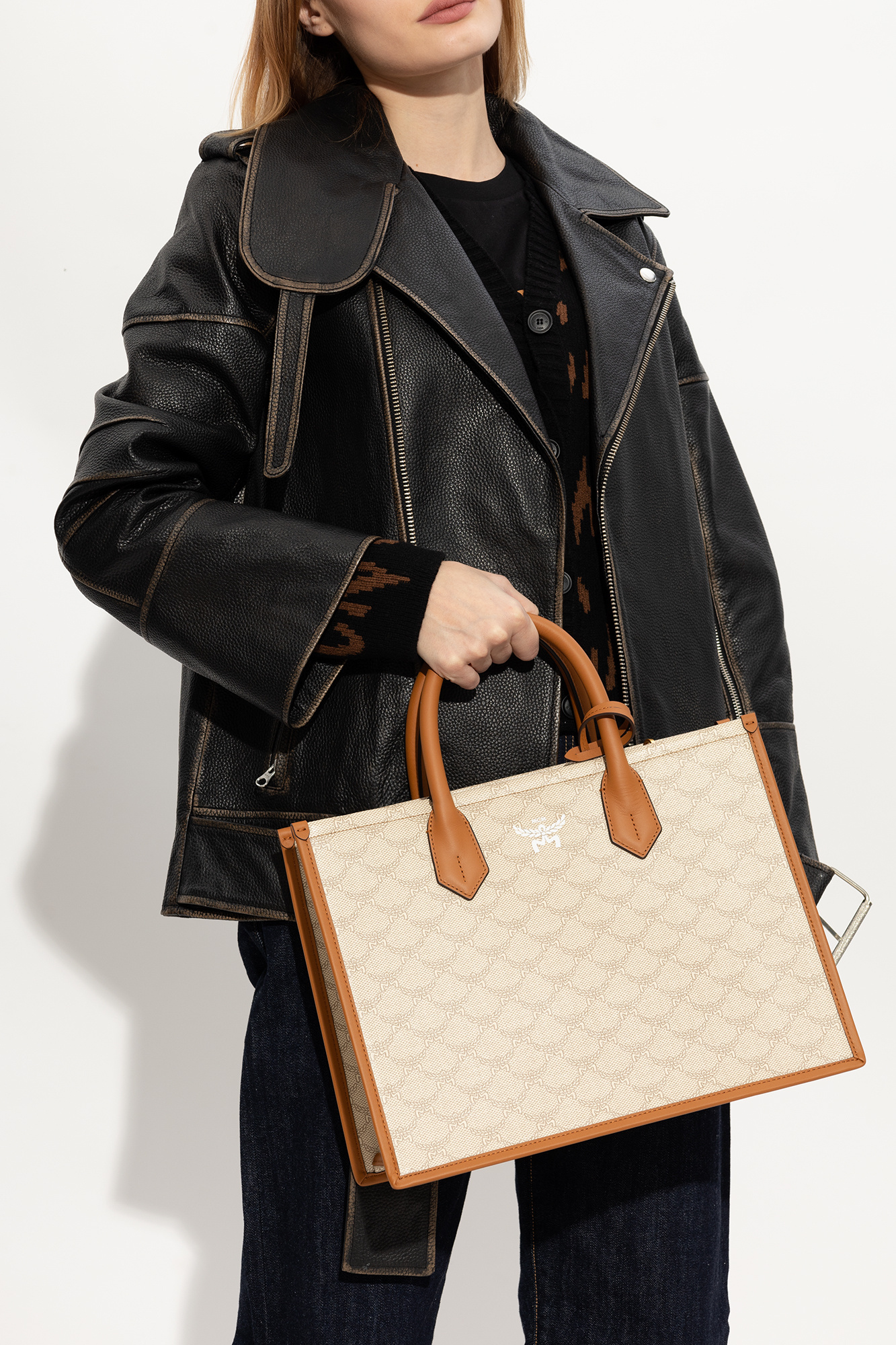 Mcm Himmel Lauretos Logo Detailed Medium Tote Bag In Nude