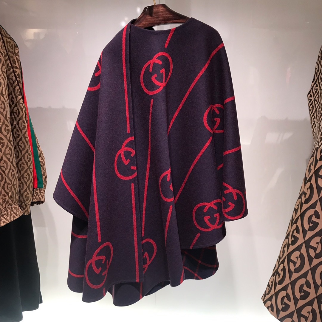 Gucci Gg Wool Cape In Black