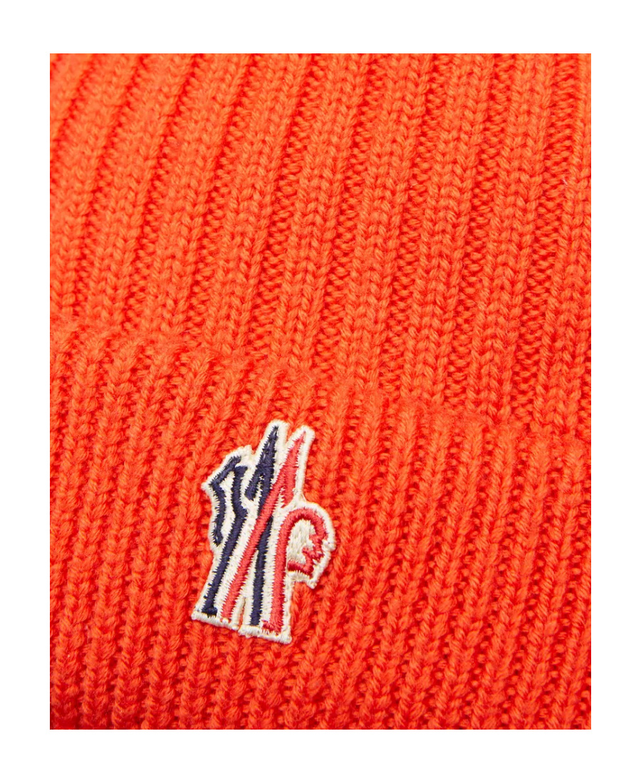 Moncler Ribbed-knit Logo-patch Beanie Hat In Red