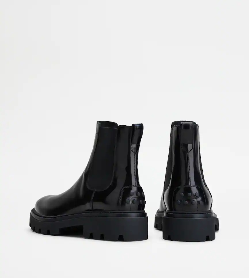 Tod's Logo-embossed Chelsea Boots In Black Leather In Black