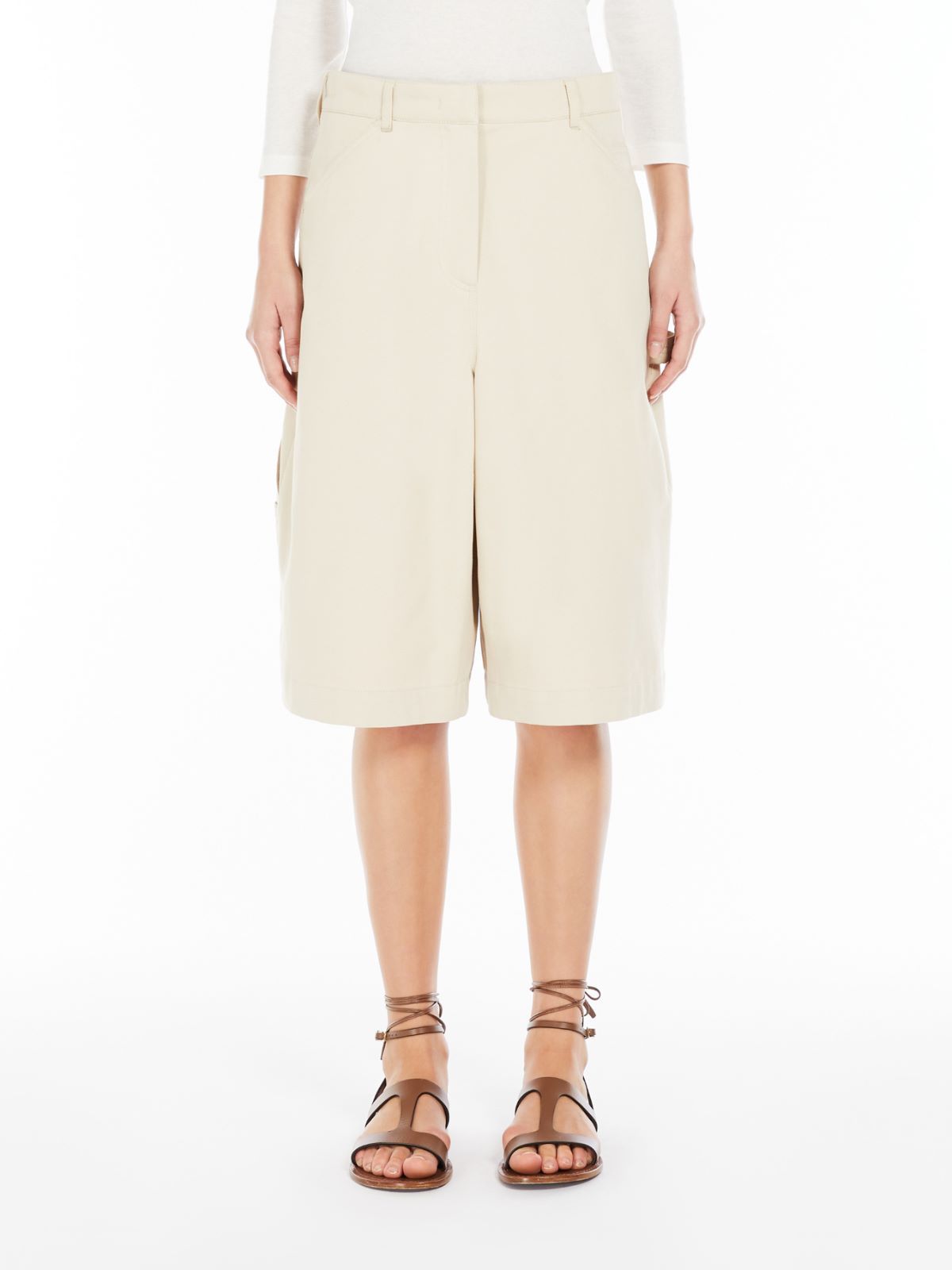 Weekend Max Mara Beige Bermuda Shorts In Cotton And Linen In Beige