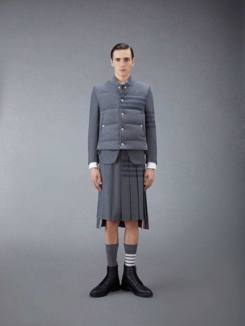 Thom Browne Sleeveless Down Vest In Gray