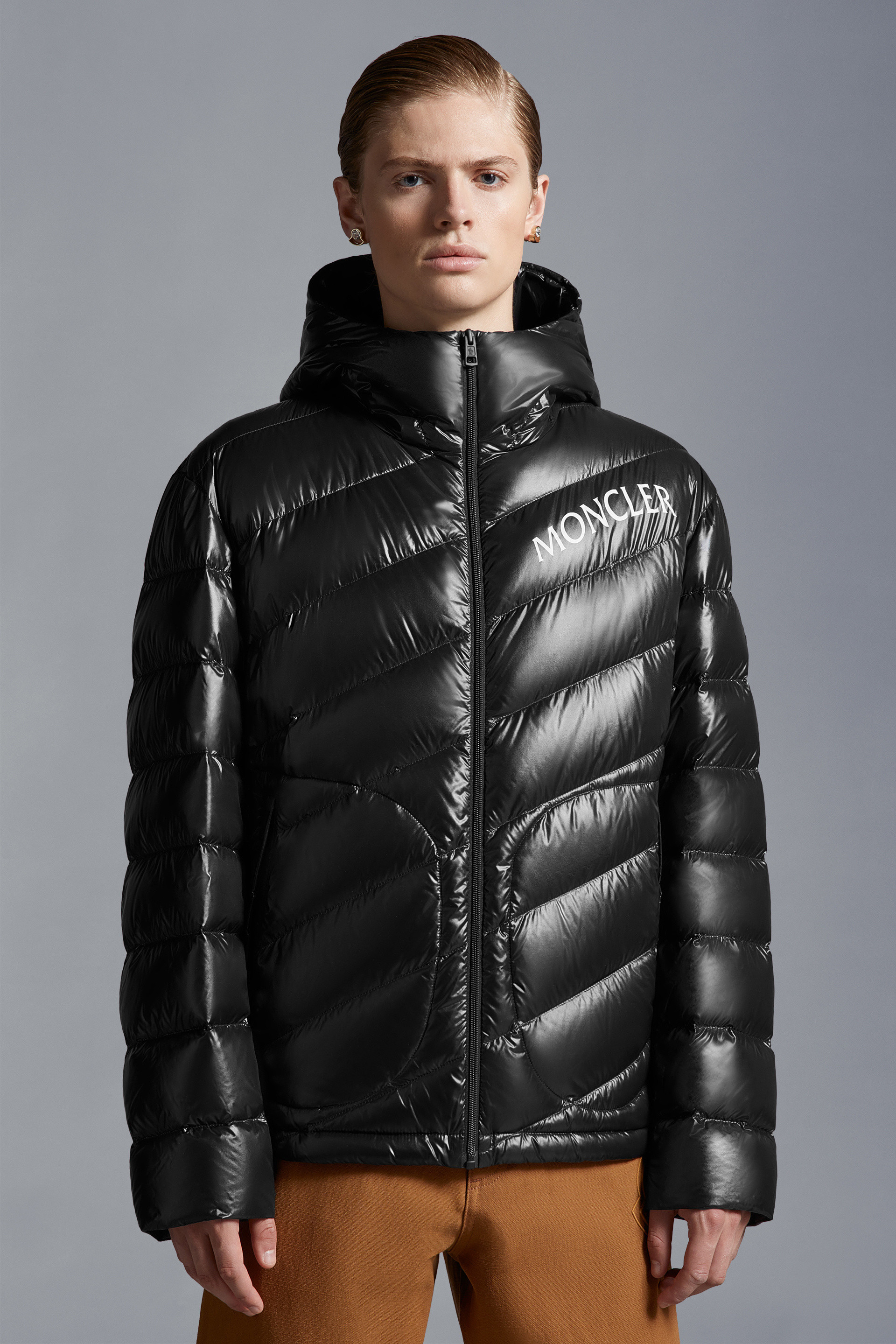 Moncler Shama Logo-print Quilted Puffer Jacket In Black
