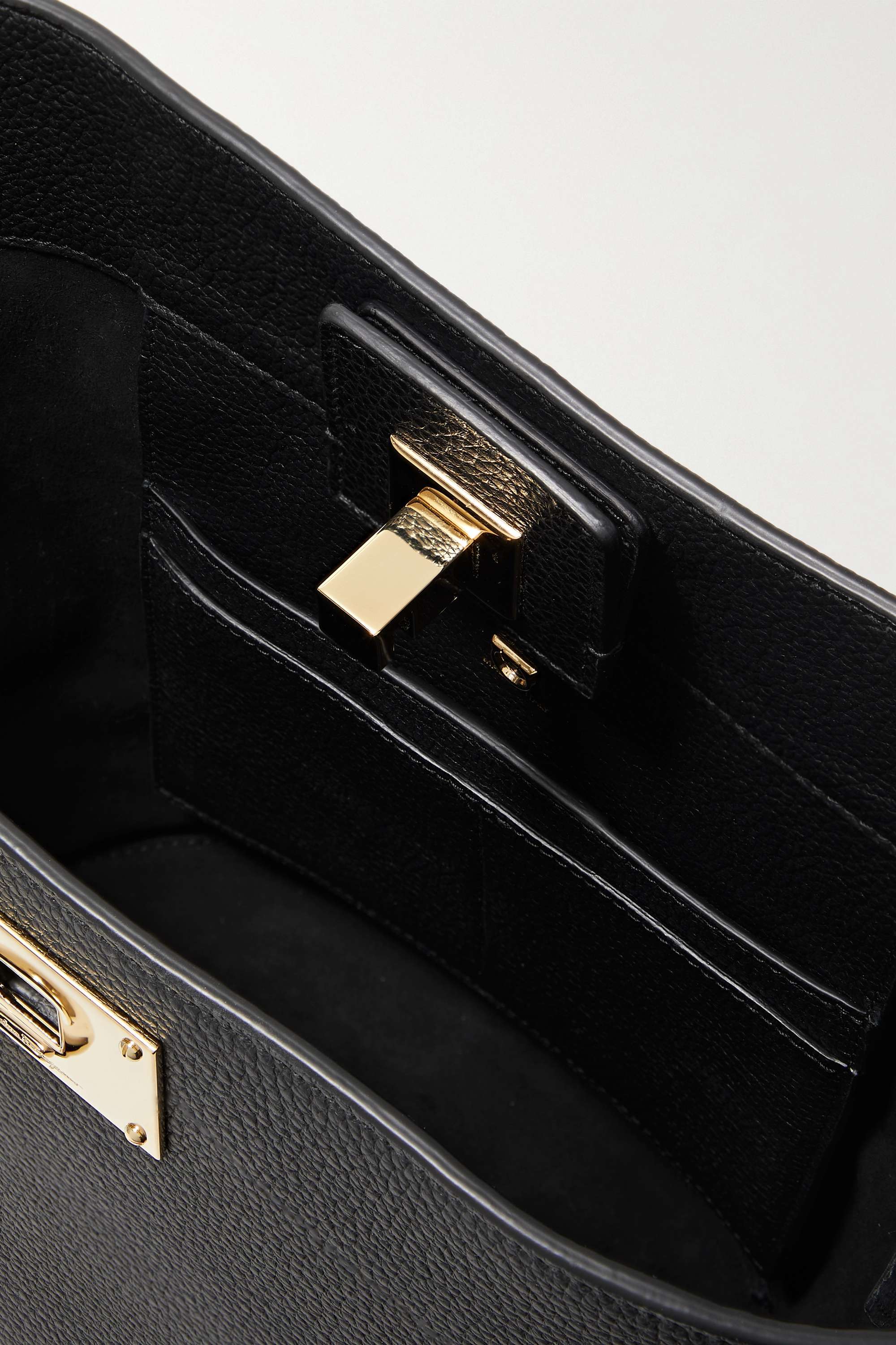Ferragamo Logo Bucket Shoulder Bag In Black