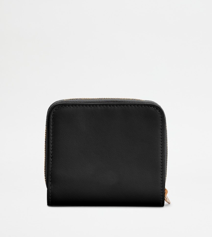 Tod's Logo Embossed Bifold Wallet In Black