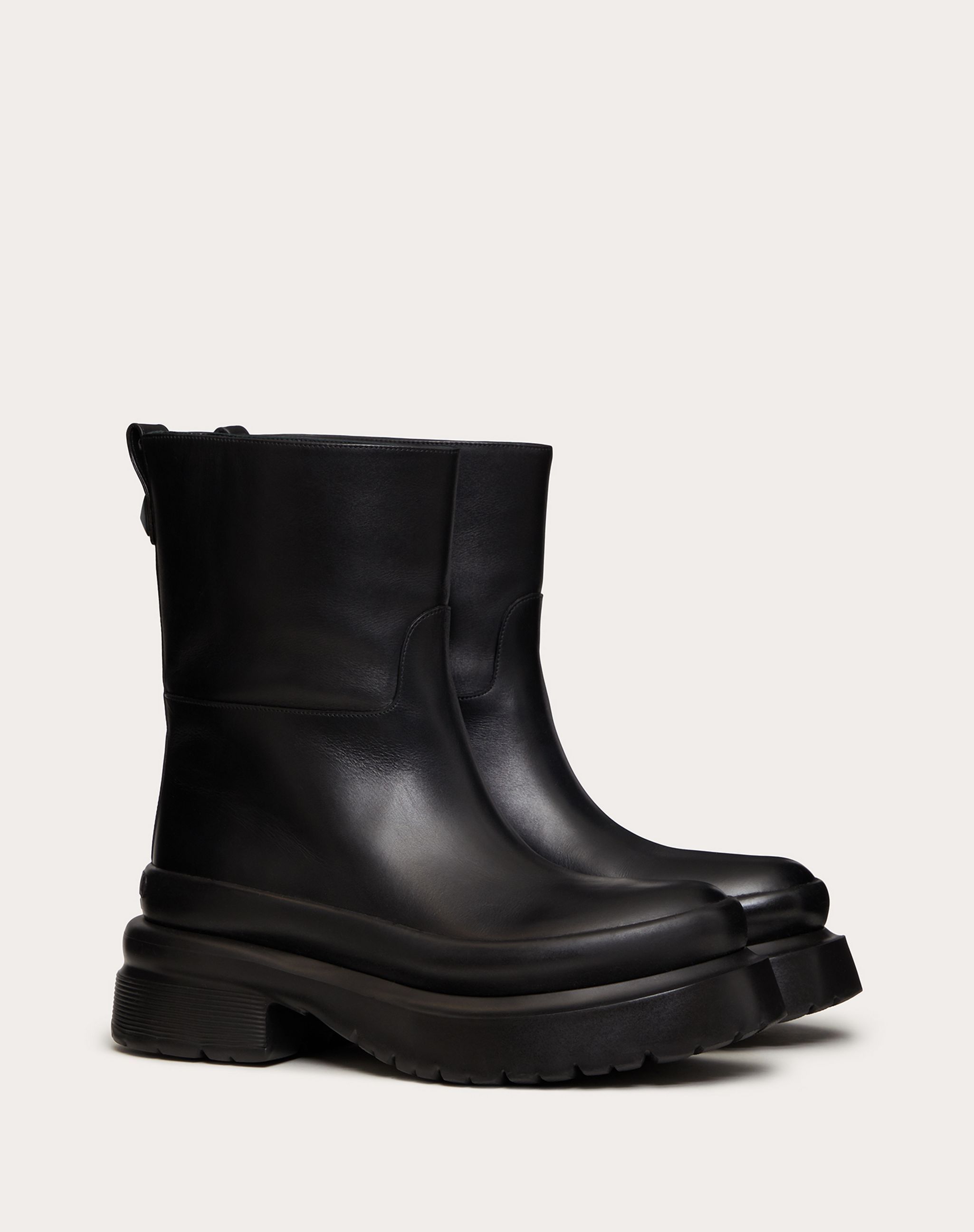 Valentino Garavani Roman Stud Leather Boots In Black