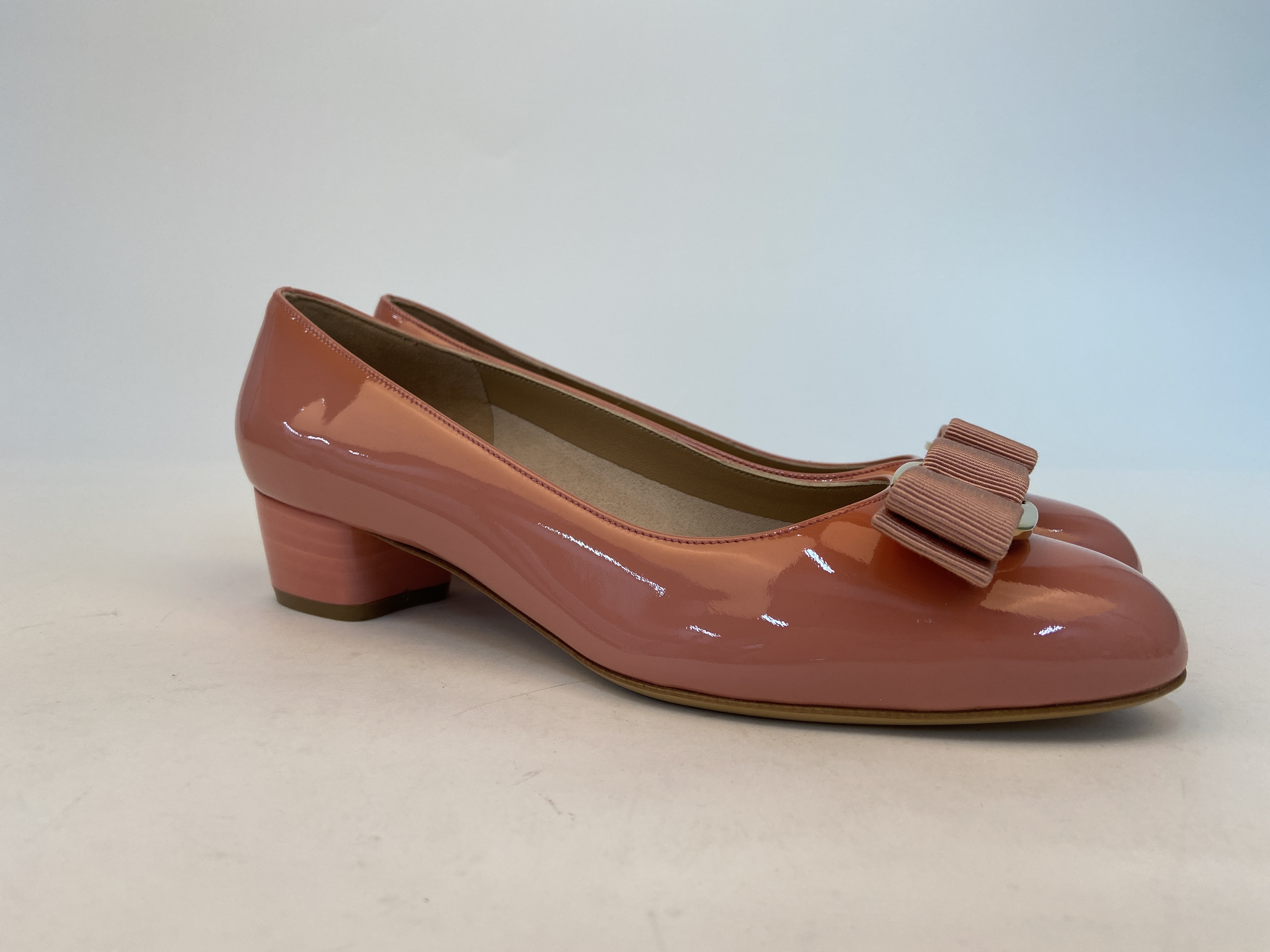 Ferragamo Logo High Heels In Brown