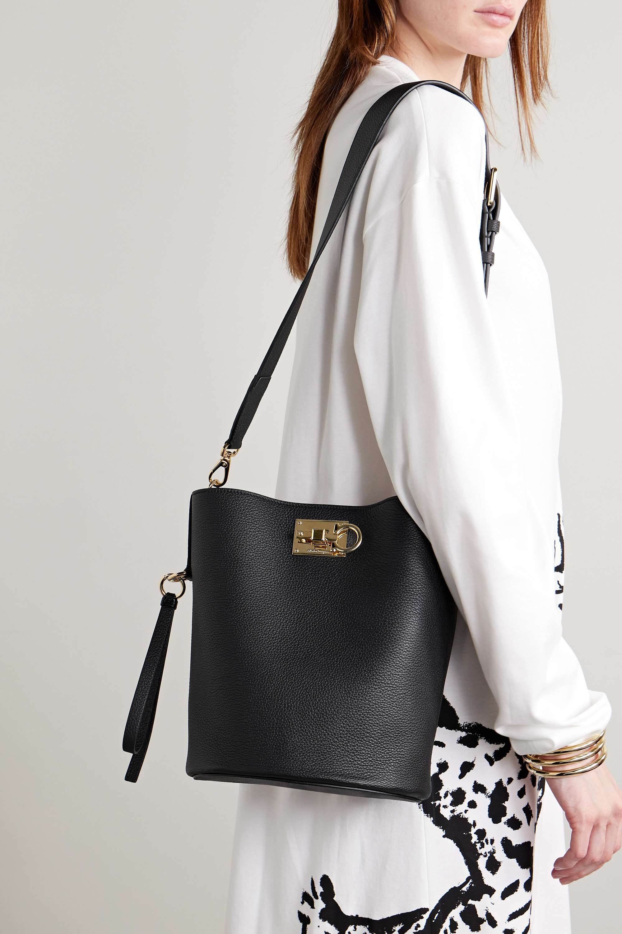 Ferragamo Logo Bucket Shoulder Bag In Black