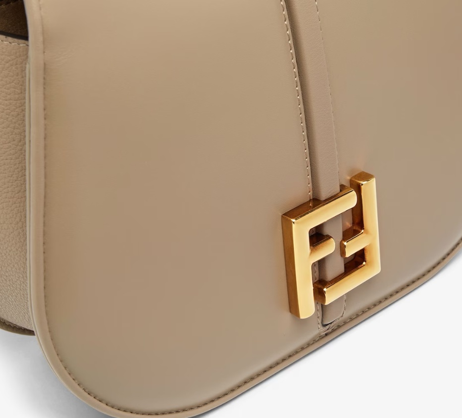 Fendi Logo-plaque Leather Shoulder Bag In Nude