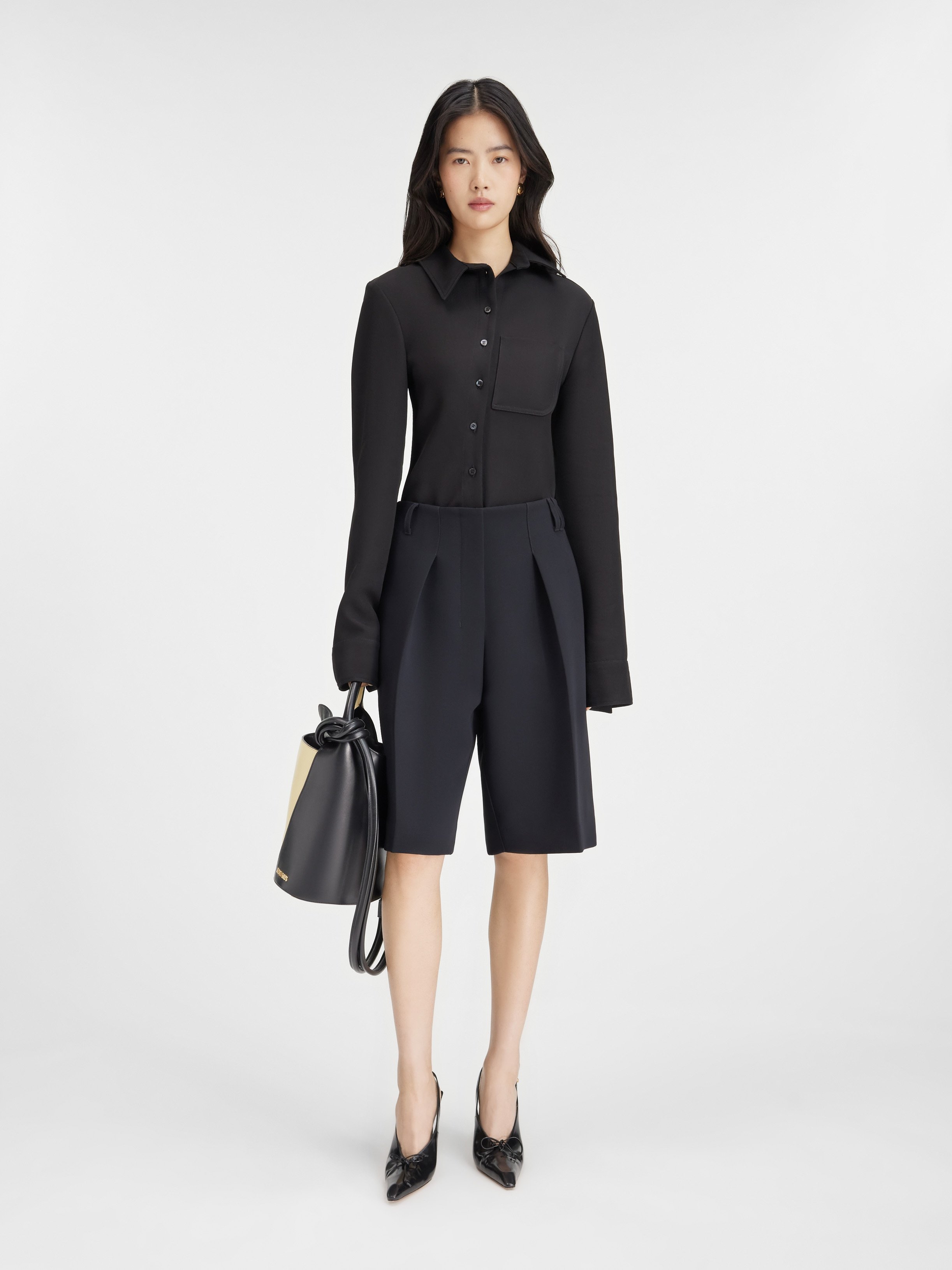 Jacquemus Curved Bermudas In Black