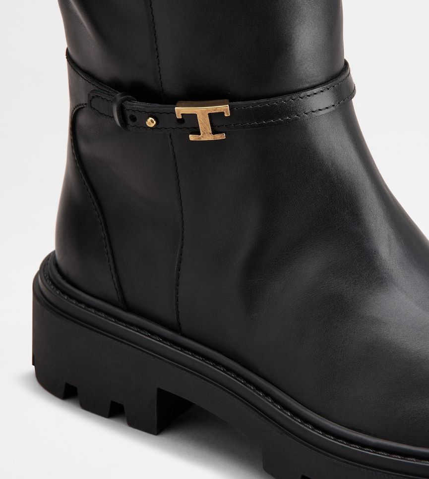 Tod's Logo-plaque Leather Boots In Black