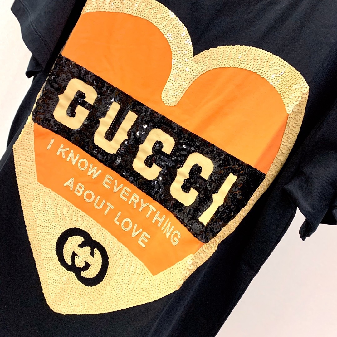 Gucci Love-print Sequinned T-shirt In Black