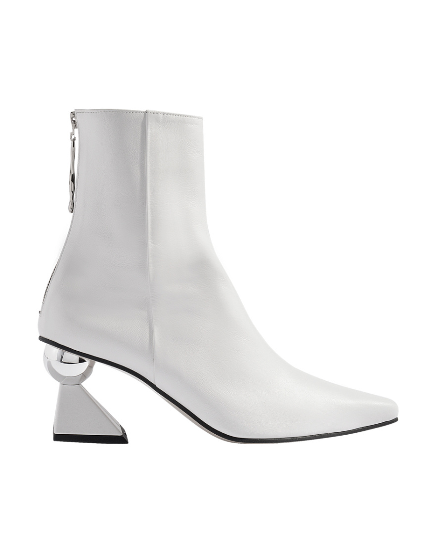 Yuul Yie Amoeba Pointed Boots In White