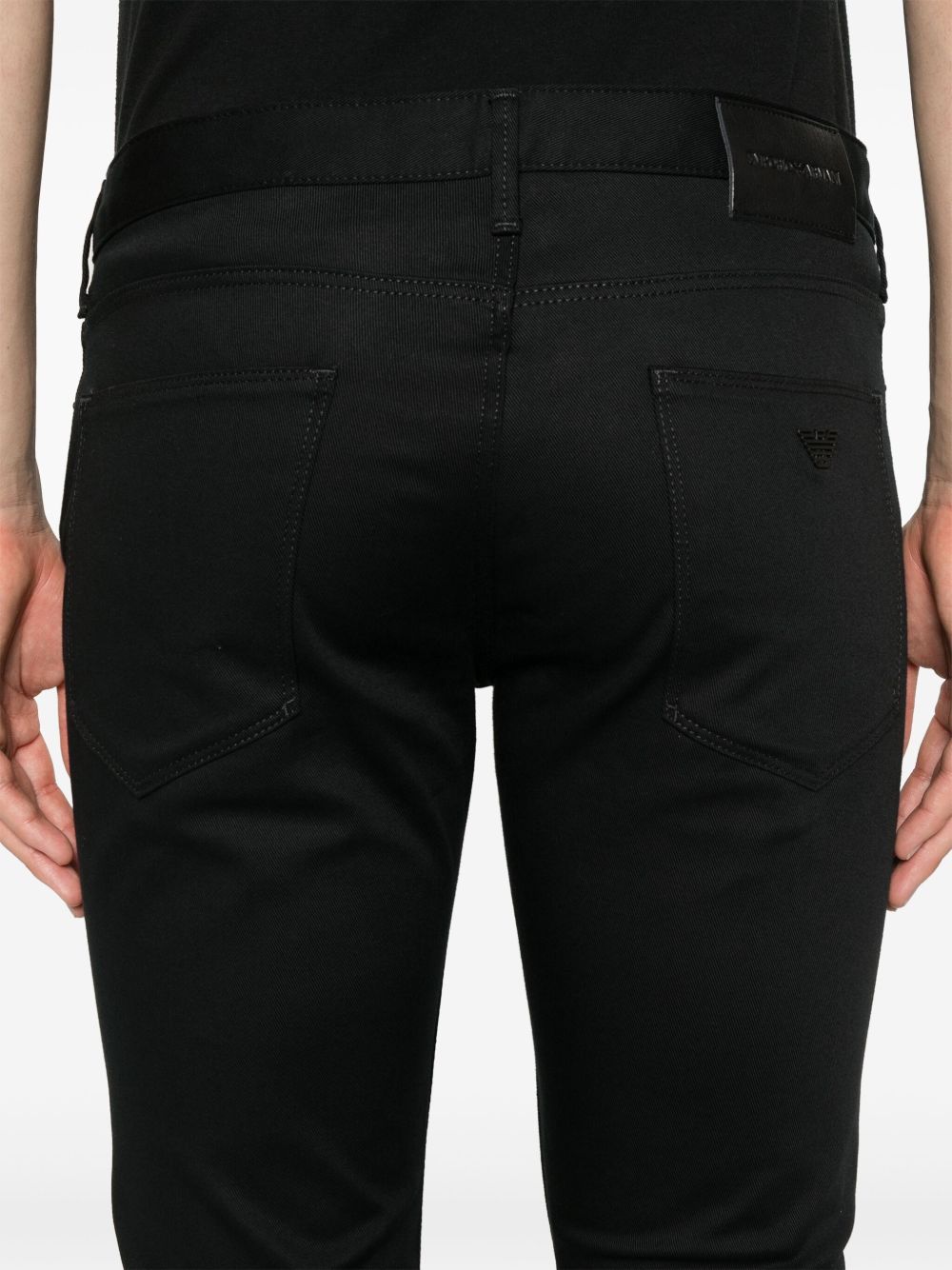 EMPORIO ARMANI LOGO-PLAQUE SLIM-FIT JEANS