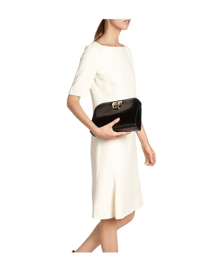 Shop Ferragamo Salvatore Logo Plaque Chain Linked Clutch In Black