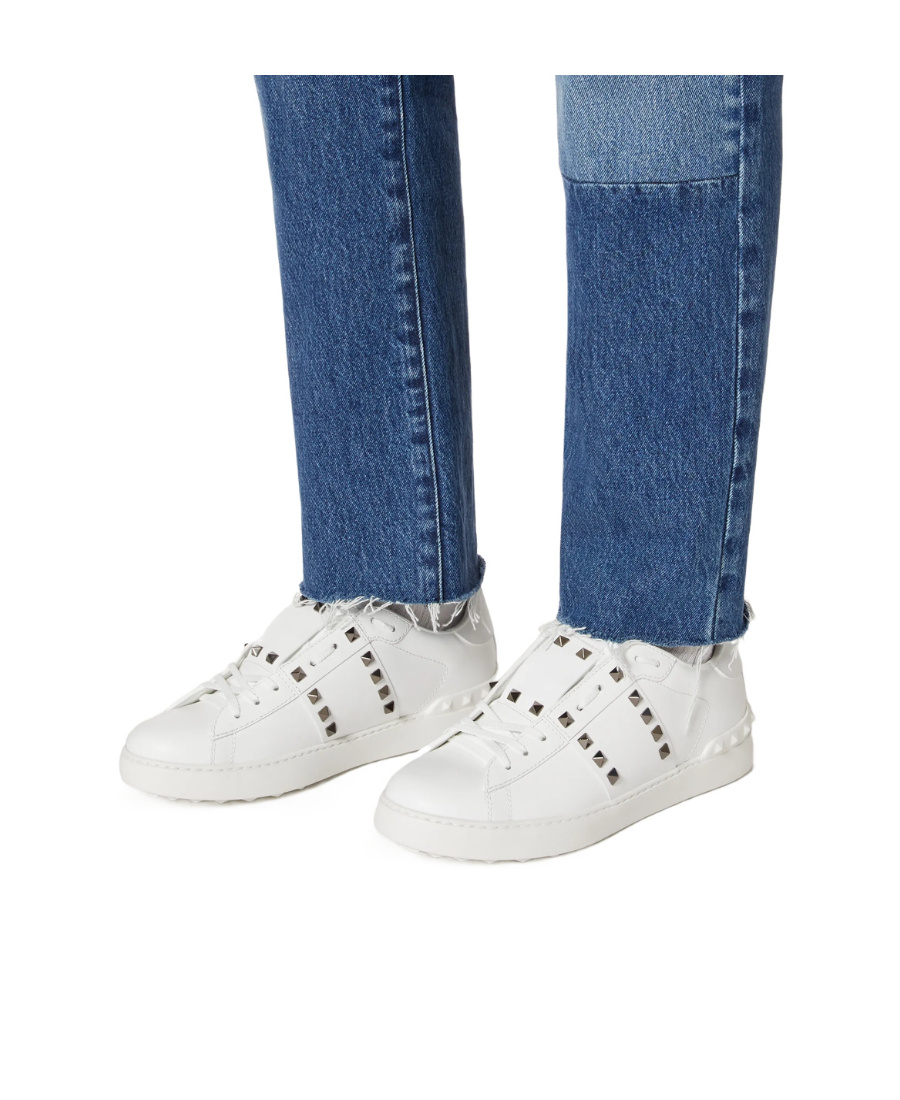 Valentino Sneaker Bianche Rockstud In Pelle Garavan In White