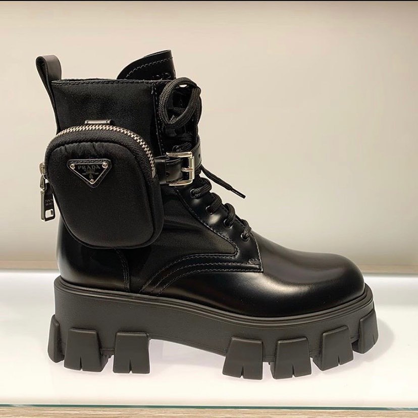 Prada Cai Xukun Also Decorates Small Bags Of Military Style Boots With Ankle Wrapping. In Black