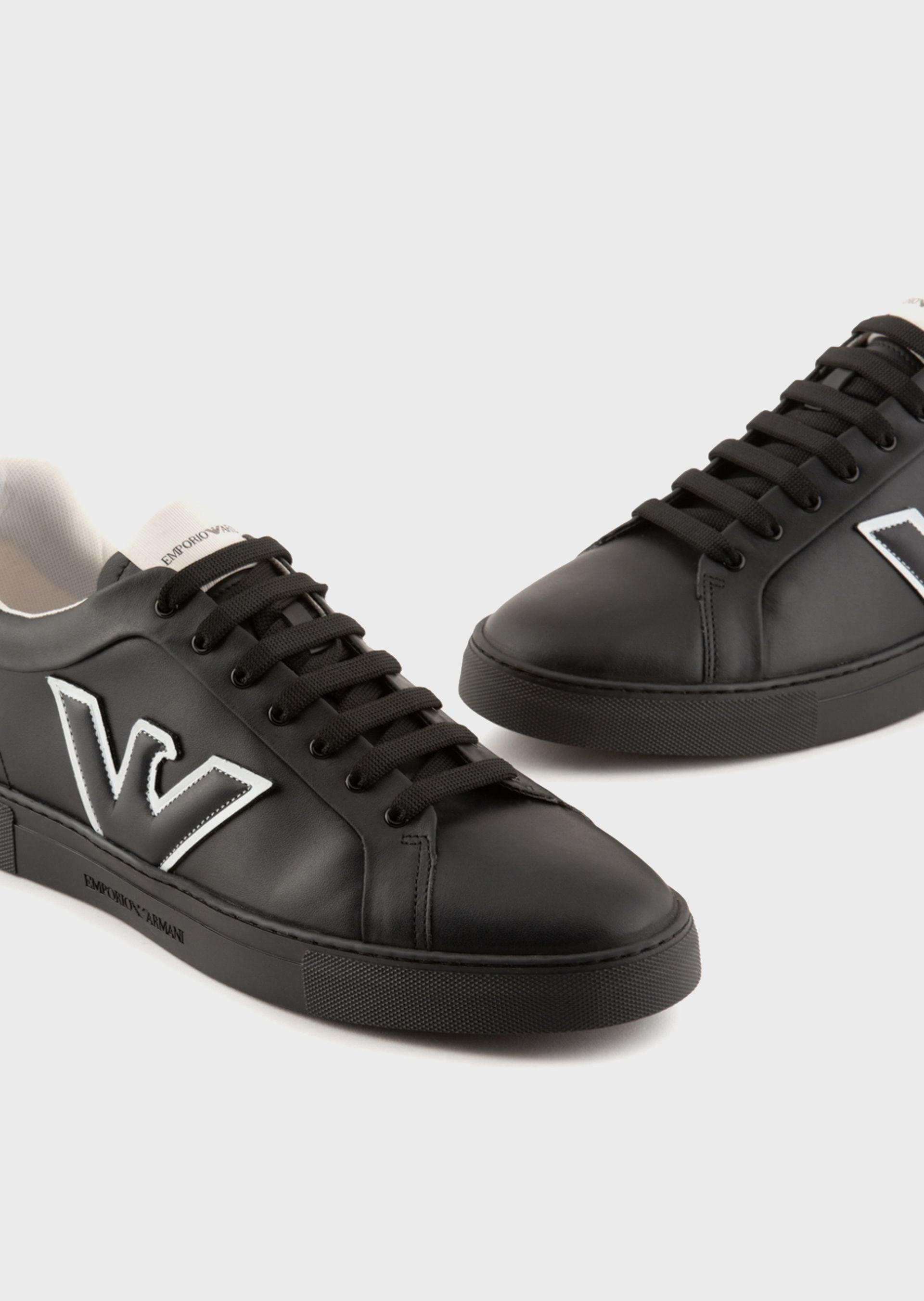 Emporio Armani Logo Round Head Low Upper Board Shoes In Black